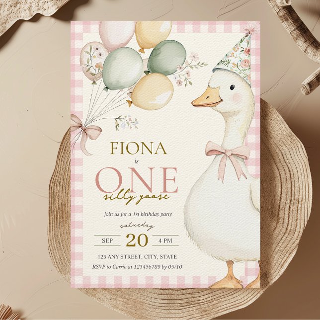 Invitación Primer cumpleaños de un Chica rosado rosado de Gin (One Silly Goose 1st Birthday Party Theme Girl Pink Gingham Aesthetic Mother Goose Cute Modern)