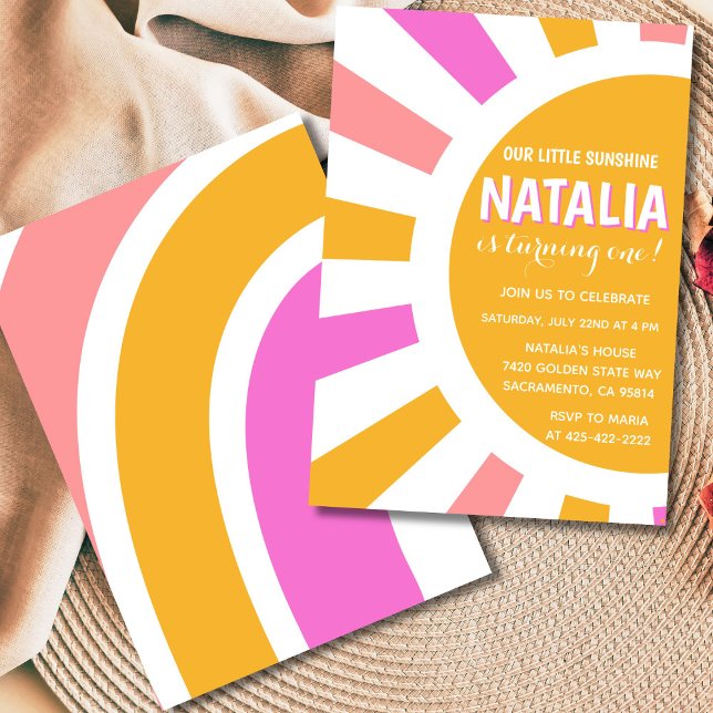 Invitación Primer cumpleaños del Chica Sunshine y Rainbow (Pastel sunshine and rainbow first birthday invitation for girls with pink, purple, and yellow colors)