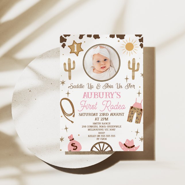 Invitación Primer cumpleaños del Rodeo de los Chicas Rustic P (Girls First Rodeo Birthday Invitations, Rustic Cowgirl 1st Birthday Invite, Wild West, Western )
