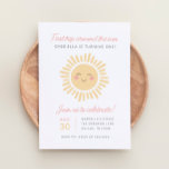 Invitación Primer viaje alrededor del Fiesta del primer cumpl<br><div class="desc">Celebra el primer cumpleaños de tu pequeña con esta adorable invitación,  con un alegre sol amarillo con detalles amarillos y rosas.</div>