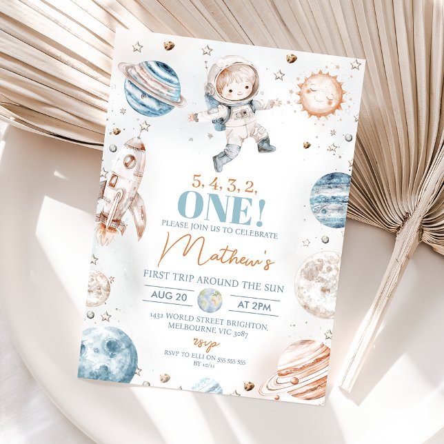 Invitación Primer viaje azul astronauta alrededor del cumplea (Boys First Trip Around the Sun 1sy Birthday Invitation, Astronaut Outer-space Themed Planets Space)