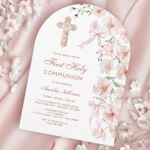 Invitación Primera comunión de Flores y Arcos Rosados