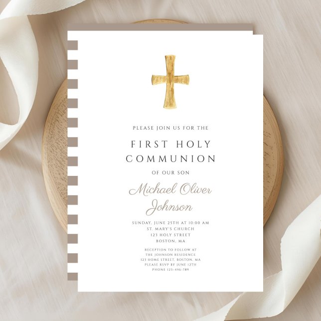 Invitación Primera comunión de niños de la Cruz de Taupe Mode (Modern Taupe Cross Boy First Communion Invitation)
