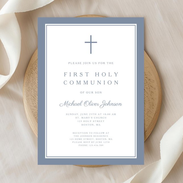 Invitación Primera comunión de un niño de la Cruz Azul polvor (Modern Dusty Blue Cross Boy First Communion Invitation)