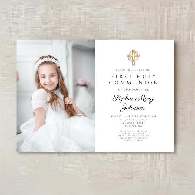 Invitación Primera Comunión del Chica de fotografía de la cru (Floral Wreath Cross Photo Girl First Communion Invitation)