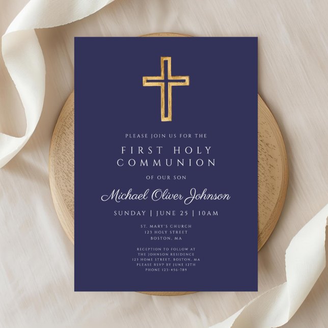 Invitación Primera comunión religiosa azul de la Marina moder (Modern Navy Blue Religious Boy First Communion Invitation)