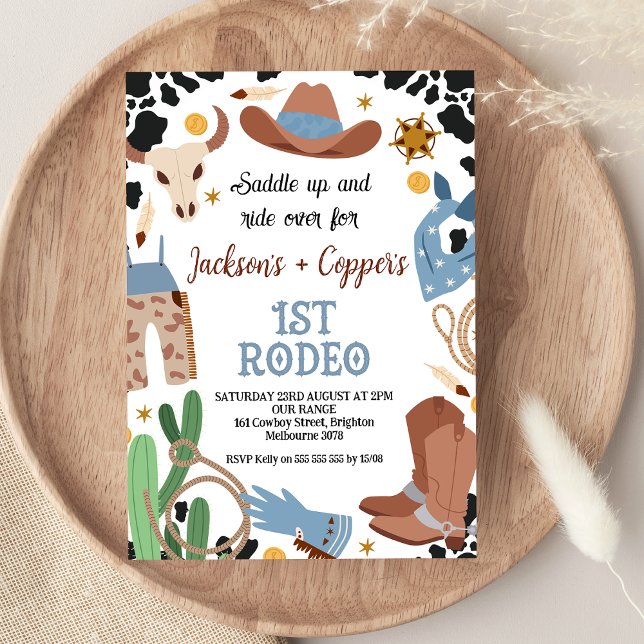Invitación Primeros rodeo de niños gemelos de Blue Brown (Blue Brown Twin Boys First Rodeo 1st Birthday Invitation Wild West Western Themed Birthday Twin Boys)