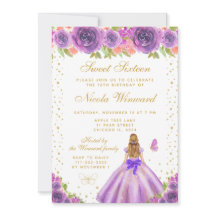 Princesa de cabello rubio con flores moradas Cumpl