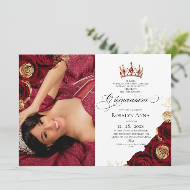 Invitación Princesa de la Rosa Roja Dorada Quinceañera (Anverso de pie)