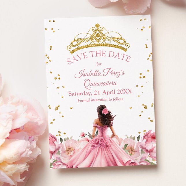 Invitación Princesa Floral Rosa Quinceanera salva la fecha (Quinceanera Pink Floral Princess Save the Date Invitation on a table with light pink peonies.)