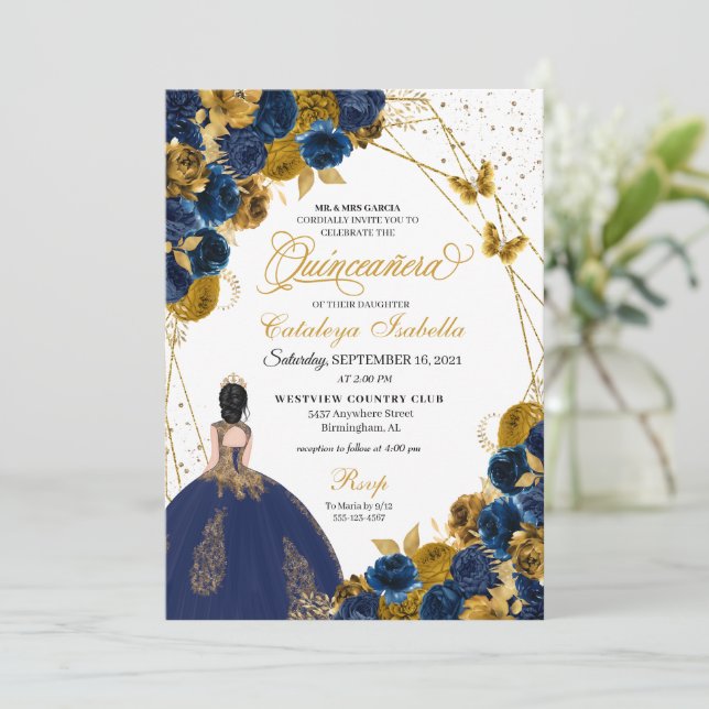 Invitación Princesa Quinceanera de mariposa azul y oro de la  (Anverso de pie)