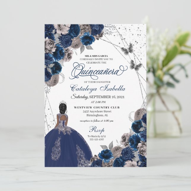 Invitación Princesa Quinceanera de mariposa azul y plata de l (Anverso de pie)
