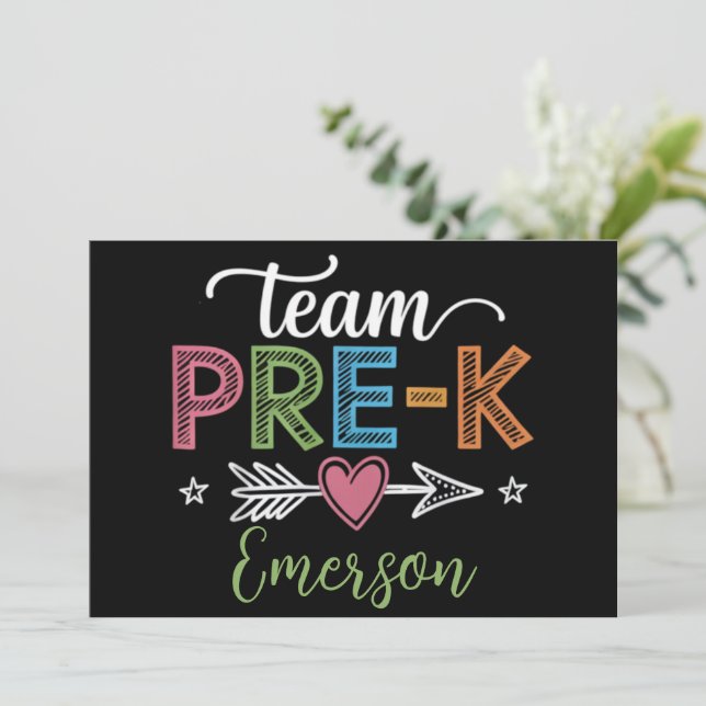 Invitación Profesor de Pre-K Preescolar de Equipo con Nombre  (Anverso de pie)