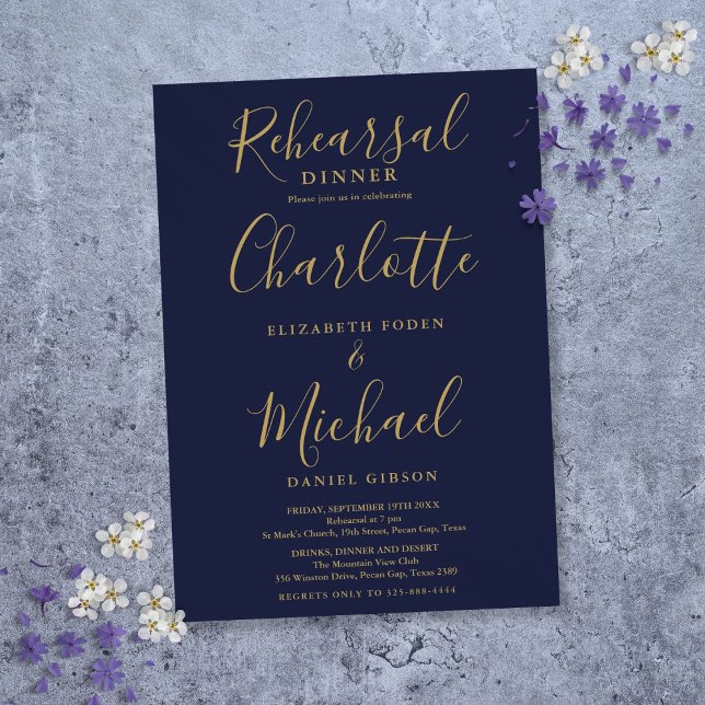 Invitación Prueba de la cena con la inscripción Navy Blue Gol (Navy Blue Gold Signature Script Rehearsal Dinner Invitation)