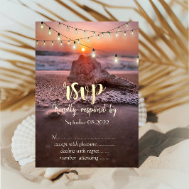 Invitación Puesta de sol en la playa del océano, luces de cue
