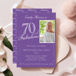 Invitación Purple 70 y Fabulous Elegant Photo Birthday<br><div class="desc">Purple 70 y Fabulosa Elegante Invitación al cumpleaños de la foto. Elegante invitación de fiesta de cumpleaños con fotos. El fabuloso patrón está en la parte trasera. Añade tu foto y personalizar el texto de la invitación. Ideal para la fiesta de cumpleaños número 70 de una mujer.</div>