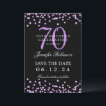 Invitación Purple 70th Birthday Save the Date Details Black<br><div class="desc">Elegante diseño de la "fiesta de cumpleaños número 70" con falsos confeti purpurinas y texto de detalles. Fácil de usar y fácil de personalizar. ¡No te quedes sin el tuyo!</div>