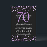 Invitación Purple 70th Birthday Save the Date Details Black<br><div class="desc">Elegante diseño de la "fiesta de cumpleaños número 70" con falsos confeti purpurinas y texto de detalles. Fácil de usar y fácil de personalizar. ¡No te quedes sin el tuyo!</div>