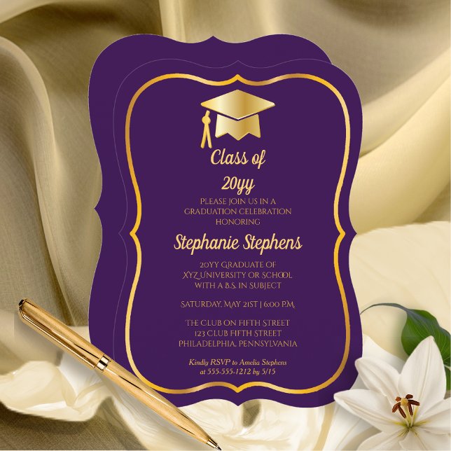 Invitación Purple elegante | Partido de Graduación de los Cam (Elegant Purple and Faux Gold Cap Graduation Party Invitation - Bracket Style (Print and/or Download))