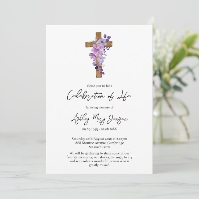 Invitación Purple flower cross Celebration of Life Funeral (Anverso de pie)