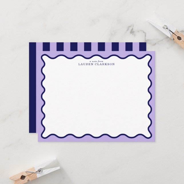Invitación Purple Wavy Frame Note Card with Striped Back (Anverso/Reverso In Situ)