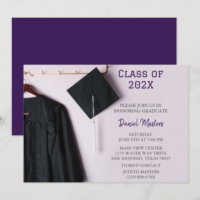 Invitación Púrpura/negra y bata de graduación (Anverso / Reverso)