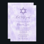 Invitación Púrpura Tye Bat Mitzvah<br><div class="desc">Esta moderna invitación a Bat Mitzvah,  color púrpura,  incluye un moderno tipo de letra de caligrafía y una estrella de David.</div>
