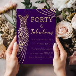 Invitación Púrpura y oro Cuarenta y Fab 40 cumpleaños<br><div class="desc">Púrpura y oro 40ª Invitación de fiesta de cumpleaños disponible como invitación electrónica digital Variaciones a la invitación y artículos coincidentes en nuestra tienda</div>