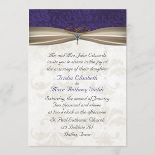 Invitación púrpura y poner crema elegante de la
