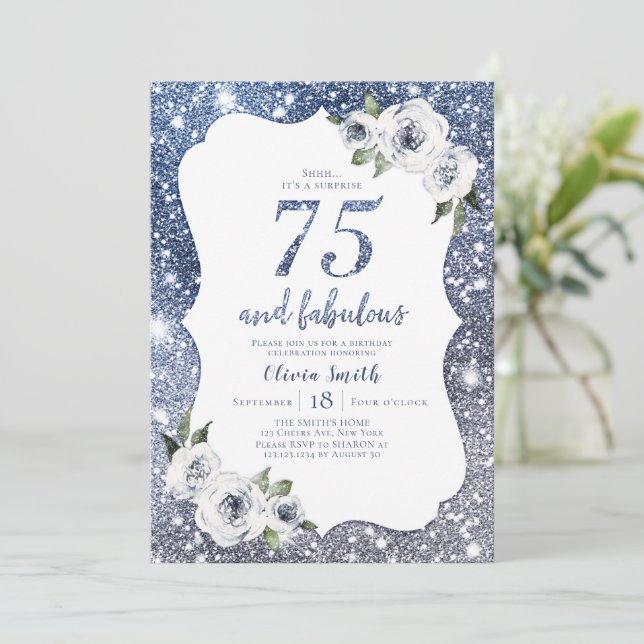 Invitación Purpurina azul espumoso y 75 años floral (Anverso de pie)