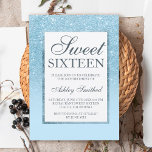 Invitación Purpurina azul falso elegante moda dulce 16<br><div class="desc">Moderna moda de bonito y elegante ducha de purpurina azul falso oscuro con el color azul pastel bloque de color azul pastel Invitación a la fiesta de 16 años dulce con un patrón oscuro azul que se desvanece en un fondo azul con y elegante marco dorado.</div>