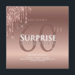 Invitación Purpurina Blanco Rosa 60 cumpleaños sorpresa<br><div class="desc">Es hora de celebrar y esta invitación hará que su fiesta vaya en la dirección correcta. Este diseño presenta tipografía personalizado y purpurina de goteo rosa. ¡Mucho brillo!</div>