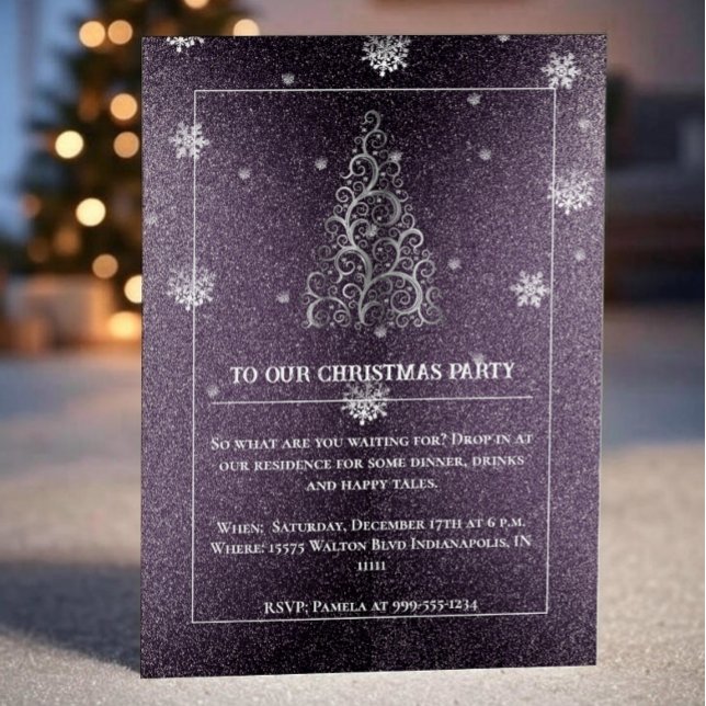 Invitación Purpurina de árbol de Navidad y copos de nieve | P (Purple Christmas Tree Glitter and Snowflakes Party Invitation)