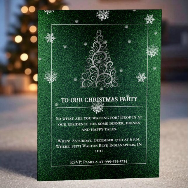 Invitación Purpurina de árbol de Navidad y copos de nieve | V (Green Christmas Tree Glitter and Snowflakes Party Invitation)