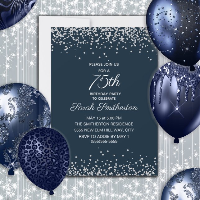 Invitación Purpurina de diamantes de plata azul de la marina  (Navy blue and silver glitter women's 75th birthday invitation customizable with your own text.)