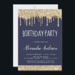 Invitación Purpurina de espuma azul de la marina de oro de cu<br><div class="desc">Personalizado de Purpurina de la Navy Blue and Gold Sparkly Dripping Cualquier Edad (13, 16, 18, 21, 30, 40, 50, 60) Invitación a la fiesta de cumpleaños para adultos, adolescentes o niños. Esta es la invitación perfecta para un cumpleaños divertido y a la moda para una elegante modernidad (trece, dieciséis,...</div>