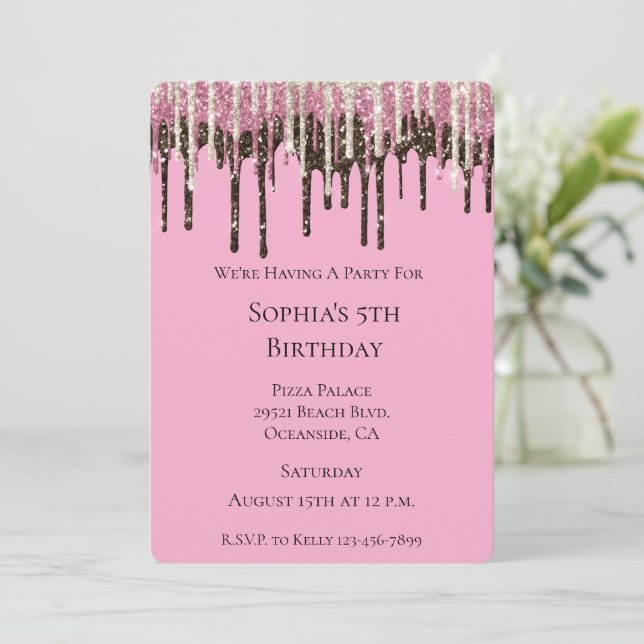 Invitación Purpurina de helado de chocolate rosa gotea cumple (Anverso de pie)