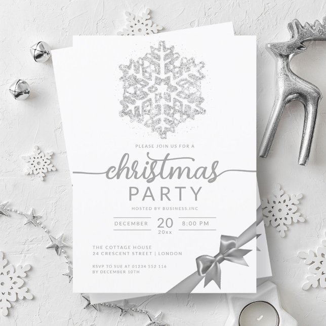 Invitación Purpurina de invierno Silver Snowflake Company Xma (Silver Winter Glitter Snowflake Company Xmas Invitation)