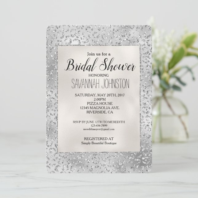 Invitación Purpurina de lujo Silver Leopard Print   (Anverso de pie)