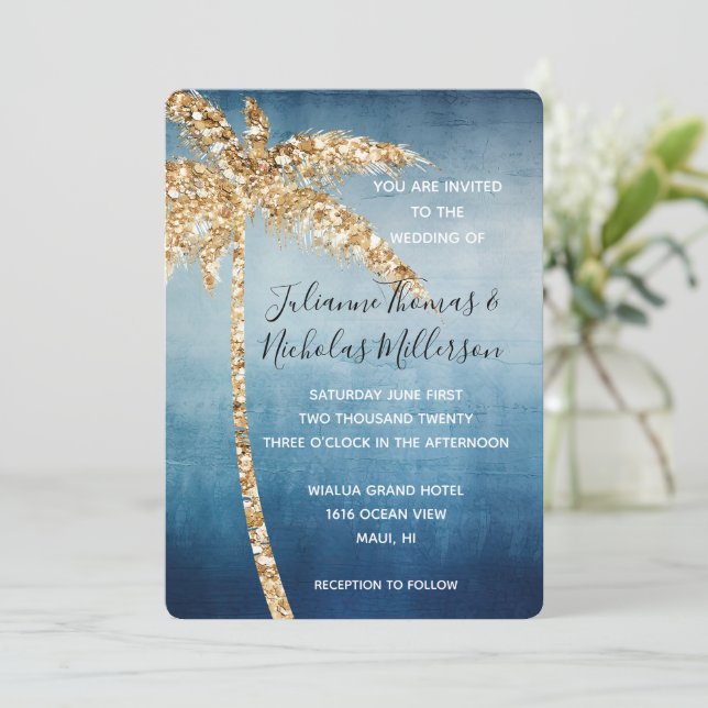 Invitación Purpurina de oro azul Boda de árbol de palmas trop (Anverso de pie)