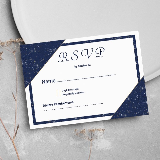 Invitación Purpurina de oro blanco azul marino geométrico RSV (Geometric navy blue white gold glitter RSVP)