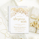 Invitación Purpurina de Oro Blanco Sorpresa 40 cumpleaños<br><div class="desc">40.ª invitación a la fiesta de cumpleaños sorpresa para mujeres con brillantes luces de cuerdas de oro y un bokeh brillante sobre un fondo blanco. Como el texto es personalizable, esta invitación está diseñada para una dama que está celebrando cualquier cumpleaños. (18, 21, 30, 40, 50, 60, 70, 80, 90,...</div>