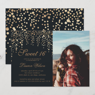 Invitación purpurina de oro confetti sobre dulce negro diecis