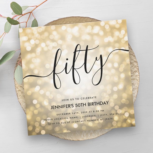 Invitación Purpurina de oro de Glam Moderno enciende 50 cumpl (Modern Glam Gold Glitter Lights 50th Birthday Invitation)