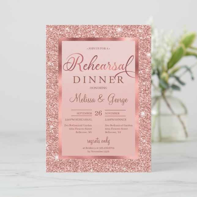 Invitación Purpurina de oro rosa de moda y ensayo moderno de  (Anverso de pie)