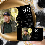 Invitación Purpurina de Oro y Negro 90 cumpleaños<br><div class="desc">Celebra tu día especial con estilo con nuestra invitación de cumpleaños en globo negro y purpurina de oro! Esta impresionante invitación al personalizable presenta un elegante fondo negro con un impresionante globo de oro y una cascada de purpurinas de oro, creando un diseño sofisticado y festivo que hará que sus...</div>