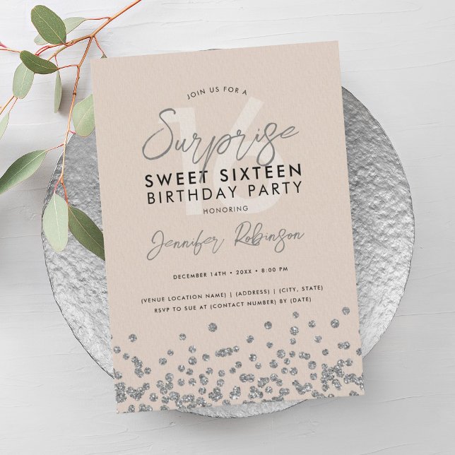 Invitación Purpurina de plata de champagne Surprise Sweet 16 (Champagne Silver Glitter Surprise Sweet 16 Invitation)