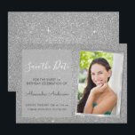 Invitación Purpurina de plata de lujo dulce 16 Salven la fech<br><div class="desc">Purpurina de lujo Silver Sparkle Dulce Dieciséis Monograma Nombre e Invitación inicial para guardar la fiesta de cumpleaños. Esta imagen, que salva la invitación a la fecha, es perfecta para la fiesta de cumpleaños Sparkle Purpurina Sweet 16 que busca celebrar con estilo. Puede actualizar la tarjeta de invitación para incluir...</div>