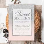 Invitación Purpurina de plata falsa moda rosa elegante dulce<br><div class="desc">Moderna moda de bonito y elegante ducha de purpurina de color falso plateado oscuro con un color rosa oscuro Sweet 16 cumpleaños invitación con y elegante marco plateado Perfecto para una princesa Dulce dieciséis.</div>