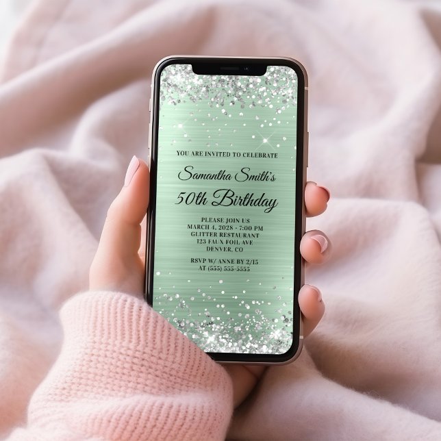 Invitación Purpurina de plata Relieve metalizado de menta pál (Silver Glitter Pale Mint Foil 50th Birthday Invitation)